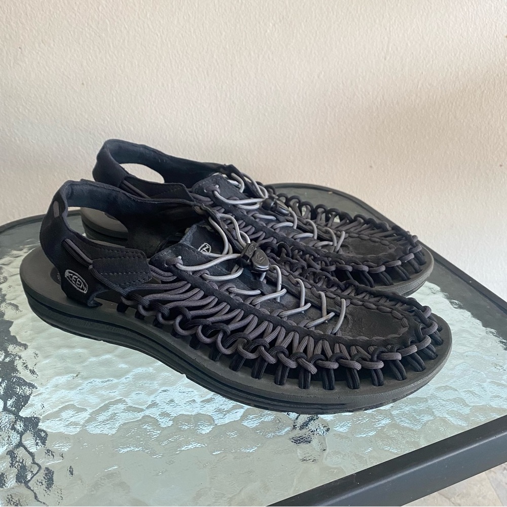 Keen Men’s Uneek Classic Two-Cord Sandal Black Gray Sz 13